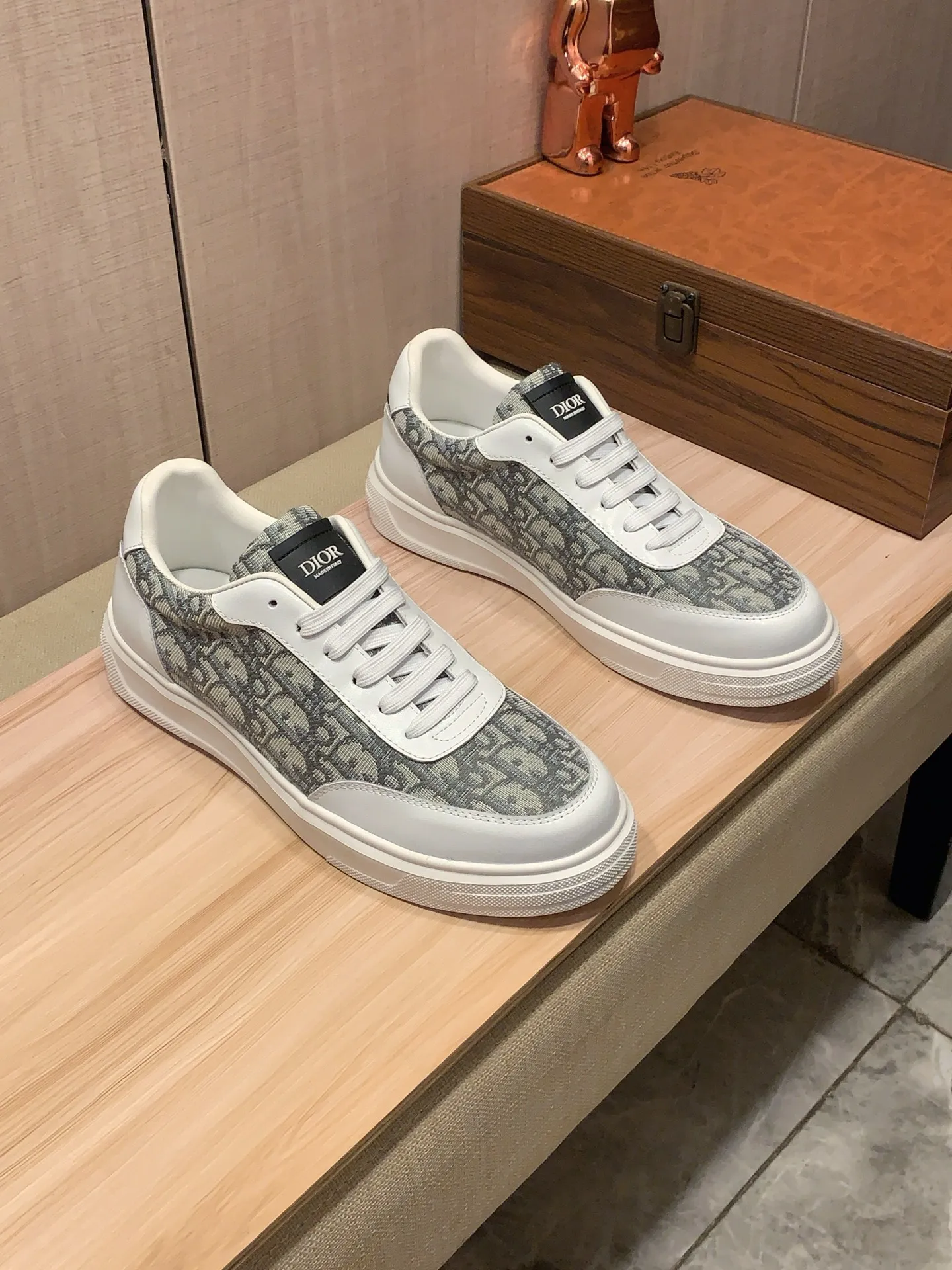 Men's men's shoes💰420💰💰🎩🎩[Lightning][Lightning] "Dior DIOR*" The latest • popular casual shoes, top brand [seduce] luxury ~ purchasing agency, top ~ quality. [Strong] The upper is made of imported breathable cowhide with material ➕ breathable sheepskin feet (•) and fine workmanship. The original stylish and stylish soft rubber wear-resistant and non-slip outsole is light and comfortable on the feet. The real thing looks better when photographed in person. 111: code: 38-44, 3️⃣ colors selected